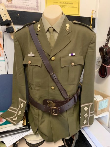 REPLICA WW1 BRITISH ARMY TUNIC AND HAT CAPTAIN - Quarterdeck Medals ...